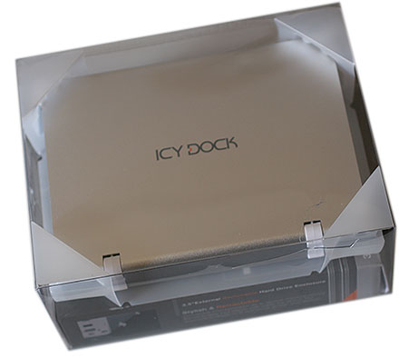 The IcyDock packaging